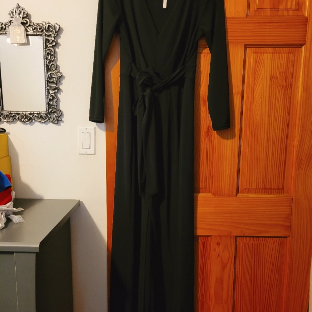 Asos curve sz 14- black max dress w/ sleeves